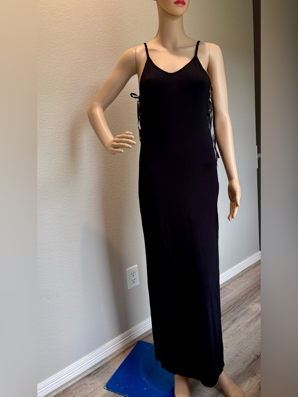 Boohoo Petite Black Side-Tie Spaghetti Strap Maxi Dress NWT - Picture 2 of 15